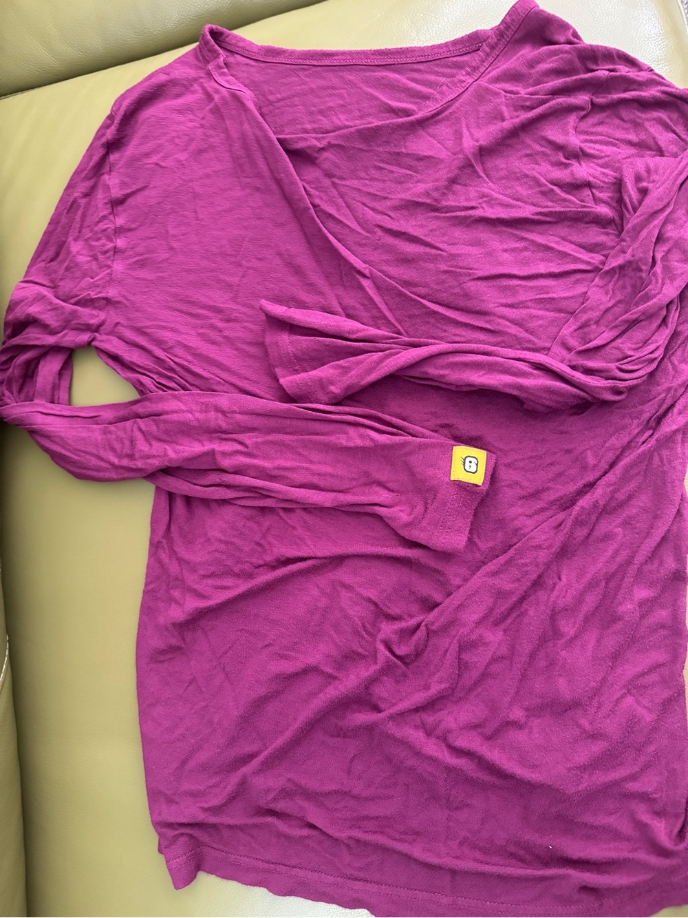 Womenโs Magenta Long Sleeve Lightweight Top